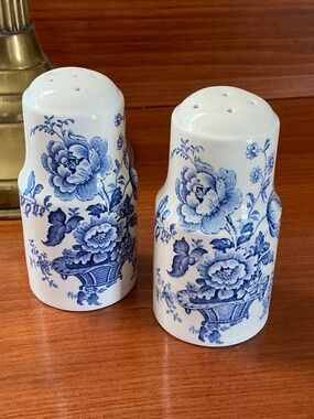 Vintage Charlotte Royal Crownford Ironstone England Salt Pepper Shakers Blue